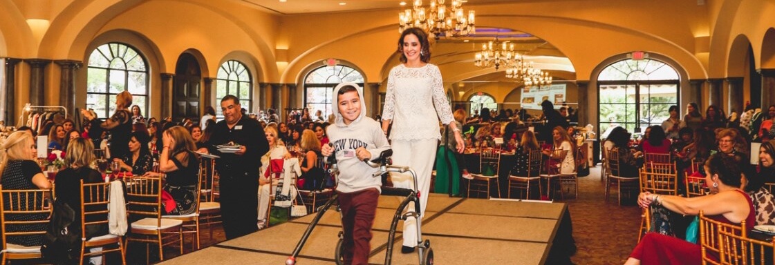 Menores con discapacidad realizan desfile para recaudar fondos para TeletonUSA