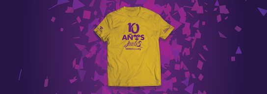 10 Años Juntos yellow t-shirt